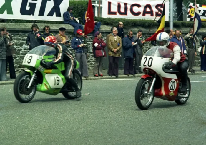 Framed Print : Geoff Barry (Kawasaki) and Bill Smith (Yamaha) 1974 Formula 750 TT Framed Print : Geoff Barry (Kawasaki) and Bill Smith (Yamaha) 1974 Formula 750 TT