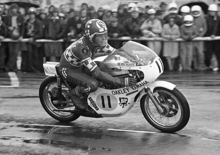 Framed Print : Geoff Barry (Oakley Yamsel) 1975 Senior TT Framed Print : Geoff Barry (Oakley Yamsel) 1975 Senior TT