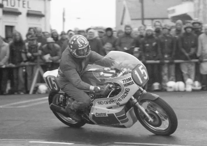 Framed Print : Geoff Barry (Seeley Honda) 1977 Formula One TT Framed Print : Geoff Barry (Seeley Honda) 1977 Formula One TT