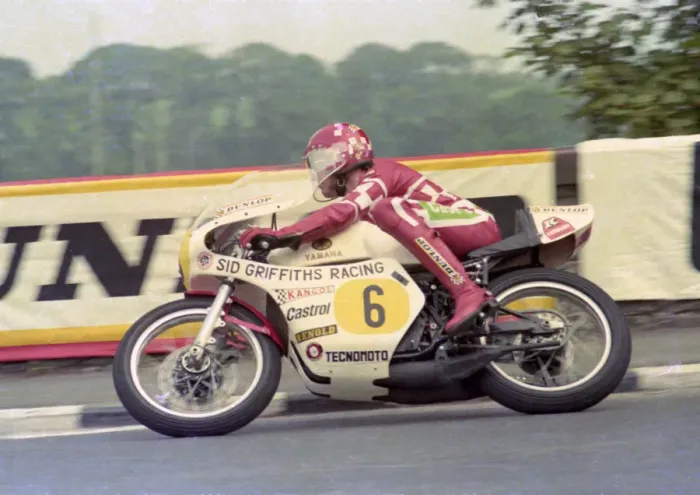 Framed Print : Geoff Barry (Yamaha) 1976 Senior TT Framed Print : Geoff Barry (Yamaha) 1976 Senior TT
