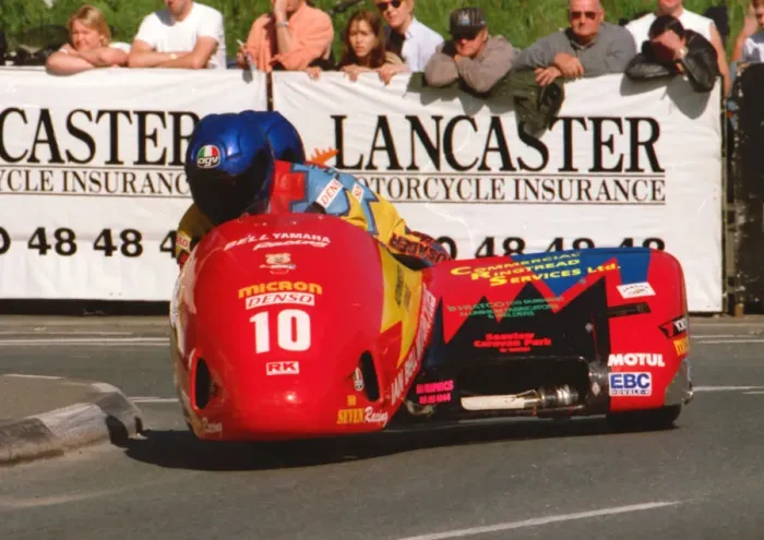 Framed Print : Geoff Bell & Les Farrington (Bell Yamaha) 1999 Sidecar TT Framed Print : Geoff Bell & Les Farrington (Bell Yamaha) 1999 Sidecar TT