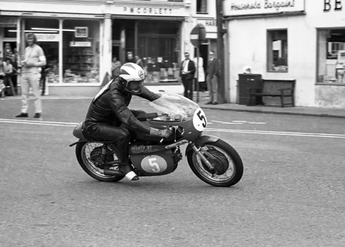 Framed Print : Geoff Biggs (Aermacchi) 1973 Junior Manx Grand Prix Framed Print : Geoff Biggs (Aermacchi) 1973 Junior Manx Grand Prix