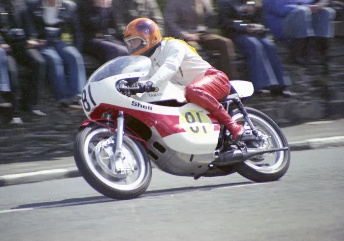 Framed Print : Geoff Carr (Yamaha) 1974 Senior TT Framed Print : Geoff Carr (Yamaha) 1974 Senior TT