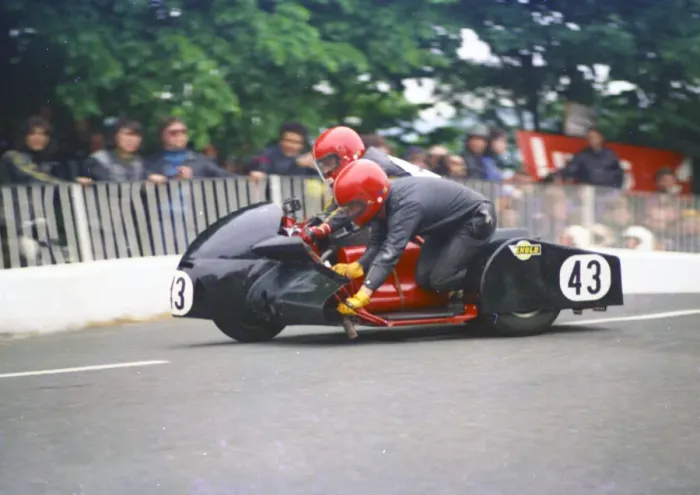 Framed Print : Geoff Davis & Lenny Pallister (Laverda) 1977 Sidecar TT Framed Print : Geoff Davis & Lenny Pallister (Laverda) 1977 Sidecar TT
