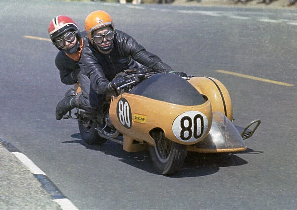 Geoff Davis & M A Mitchison (Triumph) 1972 500 Sidecar TT