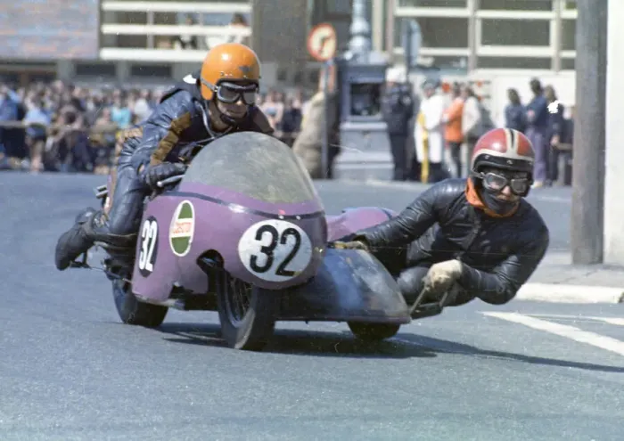 Framed Print : Geoff Davis & Milton Mitchinson (Triumph) 1973 500 Sidecar TT Framed Print : Geoff Davis & Milton Mitchinson (Triumph) 1973 500 Sidecar TT