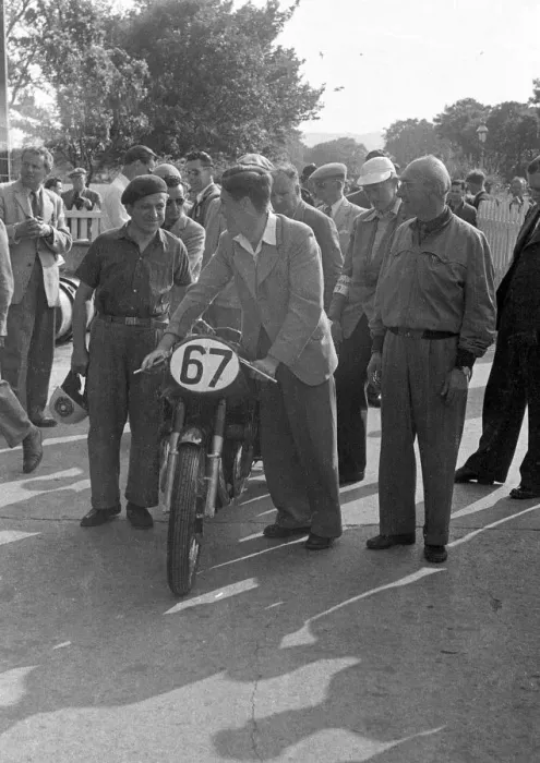 Framed Print : Geoff Duke (Gilera) 1953 Senior TT