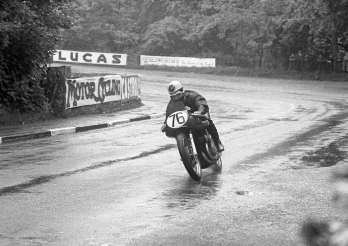 Framed Print : Geoff Duke (Gilera) at Braddan Bridge
