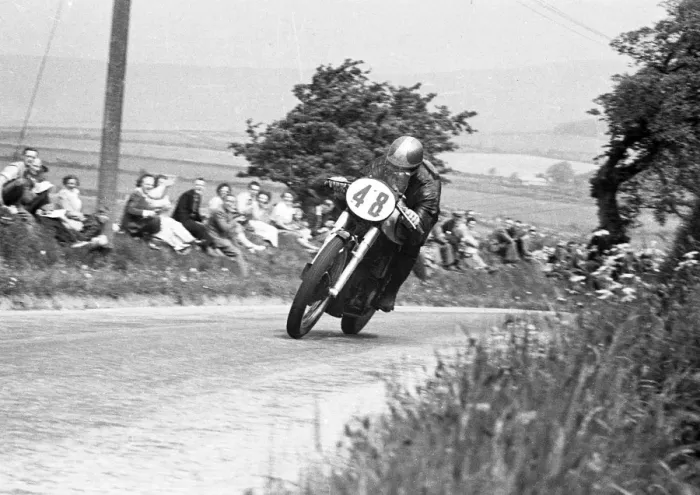 Framed Print : Geoff Duke (Norton) 1951 Senior TT Framed Print : Geoff Duke (Norton) 1951 Senior TT