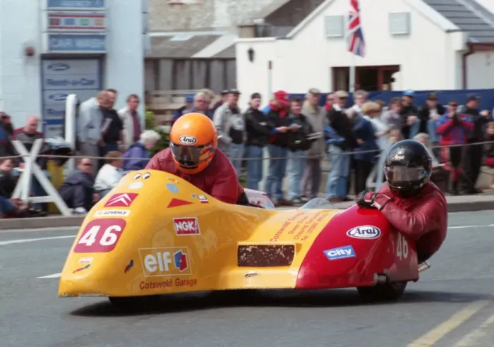 Framed Print : Geoff Hands & Andy Smith (Jacobs Yamaha) 1995 Sidecar TT Framed Print : Geoff Hands & Andy Smith (Jacobs Yamaha) 1995 Sidecar TT
