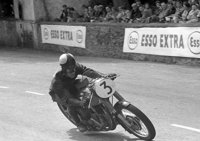 Framed Print : Geoff Tanner (Norton) 1954 Junior Clubman TT Framed Print : Geoff Tanner (Norton) 1954 Junior Clubman TT
