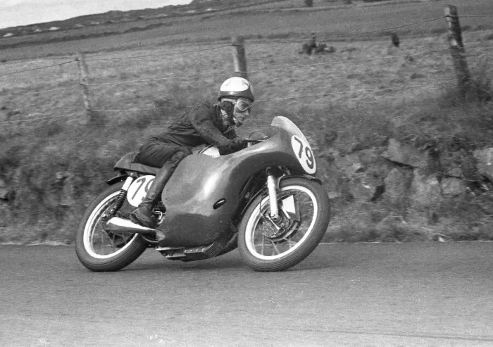Framed Print : Geoff Tanner (Norton) 1958 Junior Ulster Grand Prix