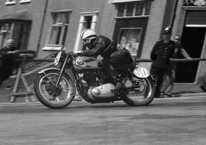 Framed Print : George Arnold (BSA) 1953 Junior Clubman TT Framed Print : George Arnold (BSA) 1953 Junior Clubman TT