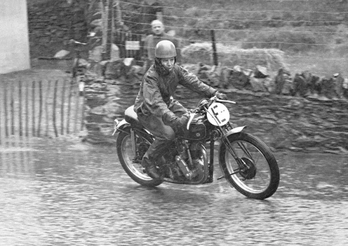 Framed Print : George Arnold (Velocette) 1950 Junior Clubman TT Framed Print : George Arnold (Velocette) 1950 Junior Clubman TT