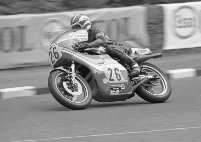 Framed Print : George Fogarty (Suzuki) 1977 Senior TT Framed Print : George Fogarty (Suzuki) 1977 Senior TT