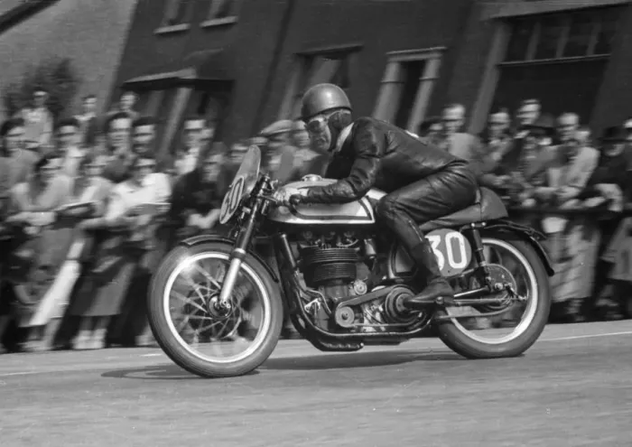 Framed Print : George Leigh (Norton) 1955 Senior TT Framed Print : George Leigh (Norton) 1955 Senior TT