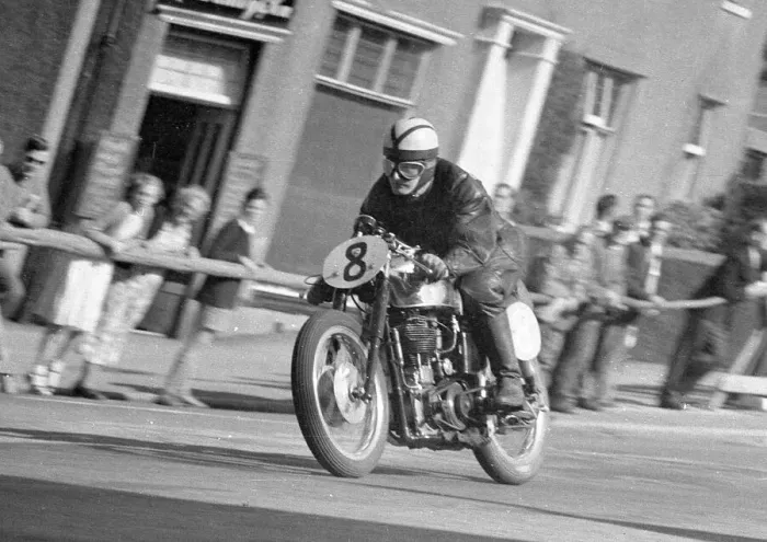 Framed Print : George Longman (Velocette) 1957 Junior Manx Grand Prix Framed Print : George Longman (Velocette) 1957 Junior Manx Grand Prix