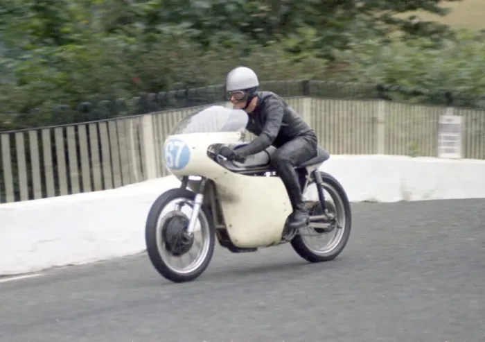 Framed Print : George Cant (Norton) 1968 Junior Manx Grand Prix Framed Print : George Cant (Norton) 1968 Junior Manx Grand Prix