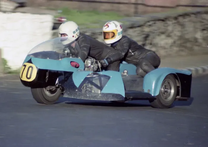 Framed Print : George Oates & John Molyneux (OMKS Kawasaki) 1976 1000 Sidecar TT Framed Print : George Oates & John Molyneux (OMKS Kawasaki) 1976 1000 Sidecar TT