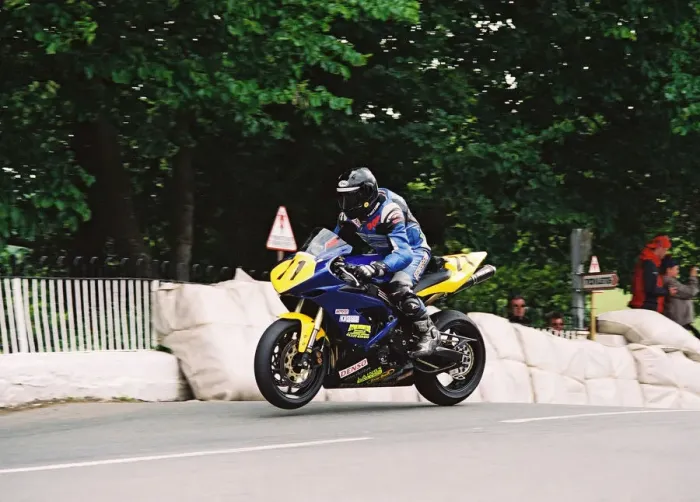 Framed Print : George Spence (Yamaha) 2004 Senior TT Framed Print : George Spence (Yamaha) 2004 Senior TT