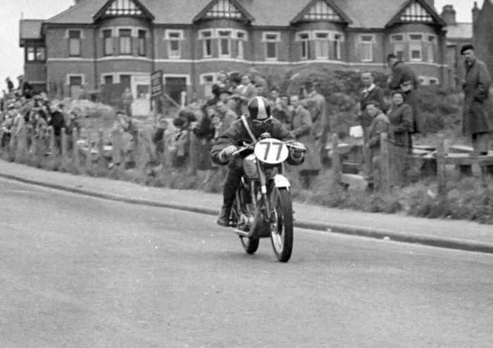 Framed Print : Gerald Brown (BSA) 1950 Junior Clubman TT Framed Print : Gerald Brown (BSA) 1950 Junior Clubman TT