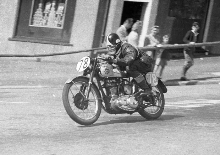Framed Print : Gerald Brown (BSA) 1952 Junior Clubman TT Framed Print : Gerald Brown (BSA) 1952 Junior Clubman TT
