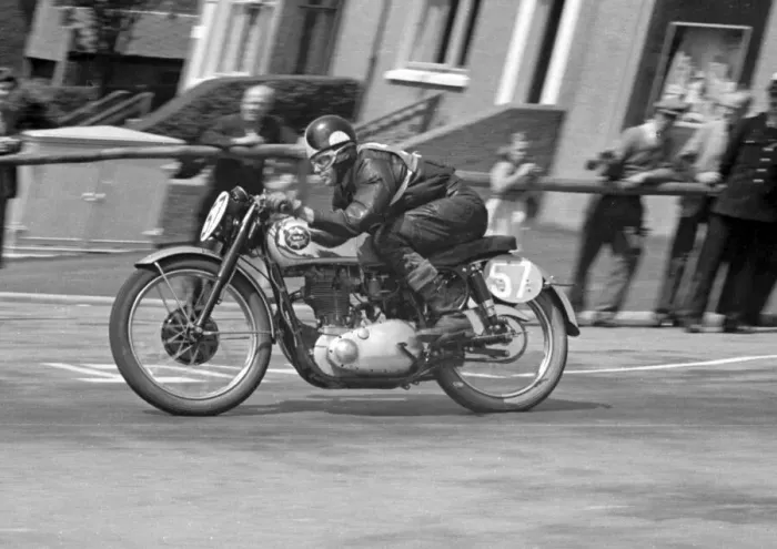 Framed Print : Gerald Brown (BSA) 1953 Junior Clubman TT Framed Print : Gerald Brown (BSA) 1953 Junior Clubman TT