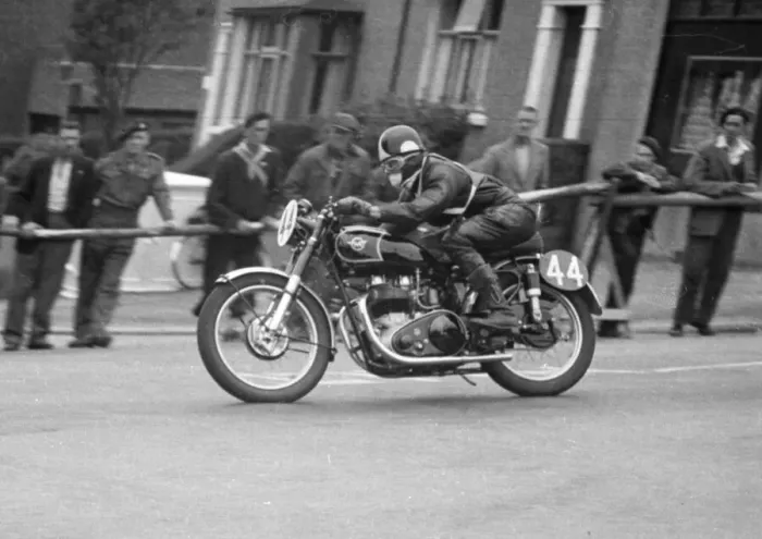 Framed Print : Gerald Brown (Matchless) 1952 Senior Clubman TT Framed Print : Gerald Brown (Matchless) 1952 Senior Clubman TT