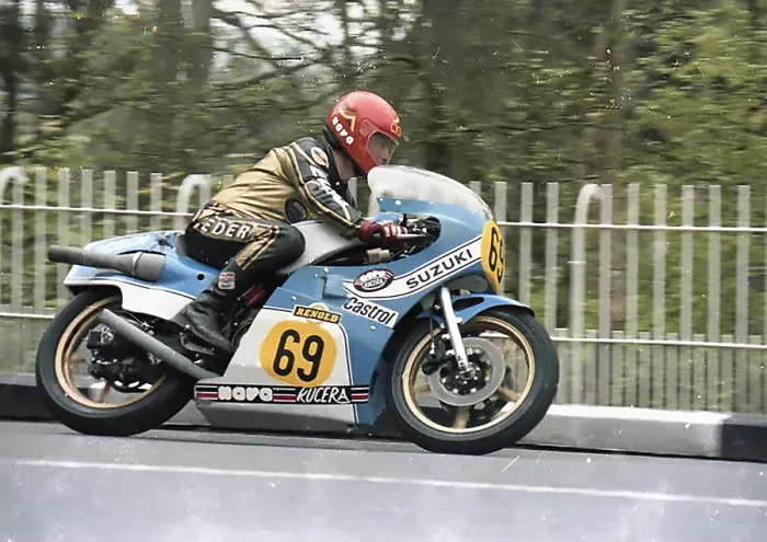 Framed Print : German Hans Otto Butenuth (Suzuki) at Braddan Bridge, 1979 TT 73-34i Framed Print : German Hans Otto Butenuth (Suzuki) at Braddan Bridge, 1979 TT 73-34i