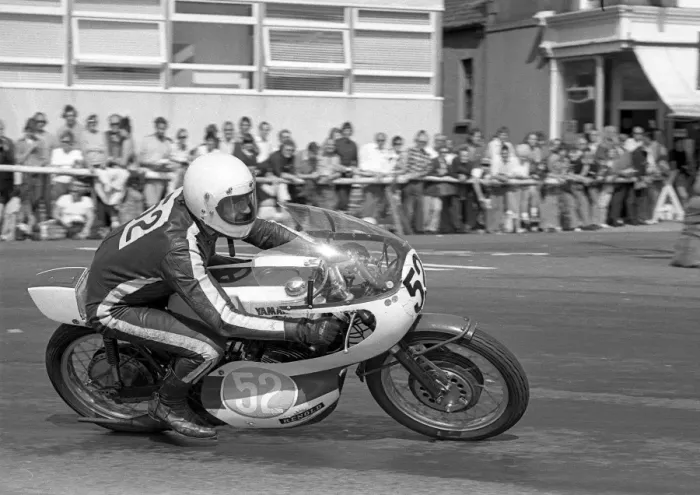 Framed Print : Gerry Babb (Yamaha) 1975 Junior Manx Grand Prix Framed Print : Gerry Babb (Yamaha) 1975 Junior Manx Grand Prix