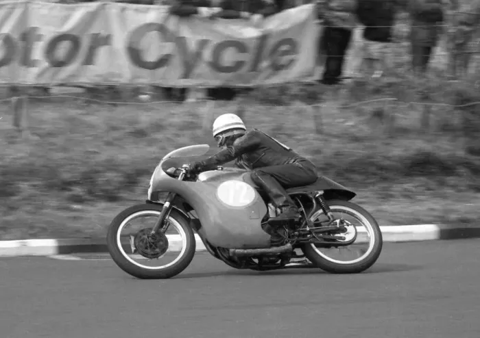 Framed Print : Gerry Borland (BSA) 1963 Junior Manx Grand Prix