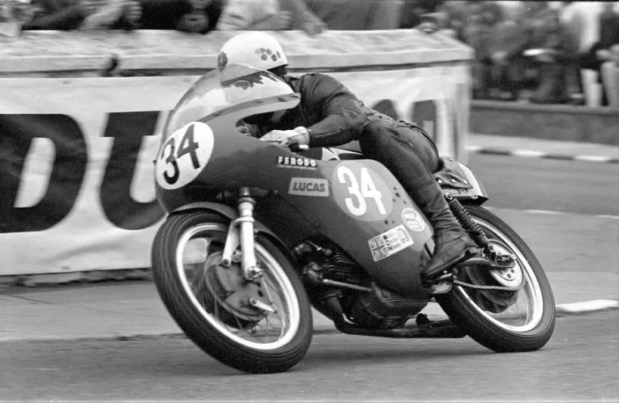 Framed Print : Gerry Mateer (Aermacchi) 1971 Junior TT Framed Print : Gerry Mateer (Aermacchi) 1971 Junior TT