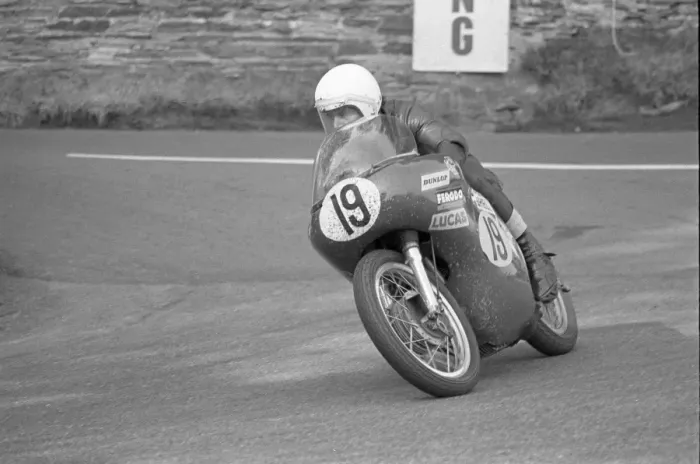 Framed Print : Gerry Mateer (Norton) 1972 Senior TT Framed Print : Gerry Mateer (Norton) 1972 Senior TT