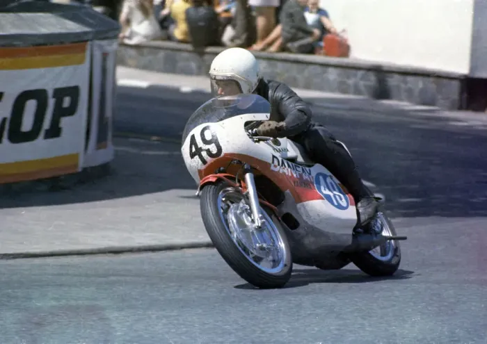 Framed Print : Gerry Mateer (Yamaha) 1973 Junior TT Framed Print : Gerry Mateer (Yamaha) 1973 Junior TT