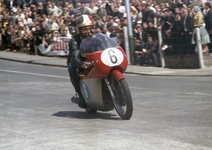Framed Print : Giacomo Agostini (MV) 1965 Junior TT Framed Print : Giacomo Agostini (MV) 1965 Junior TT