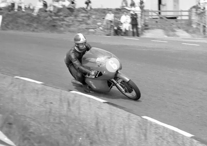 Framed Print : Giacomo Agostini (MV) 1965 Junior TT Framed Print : Giacomo Agostini (MV) 1965 Junior TT