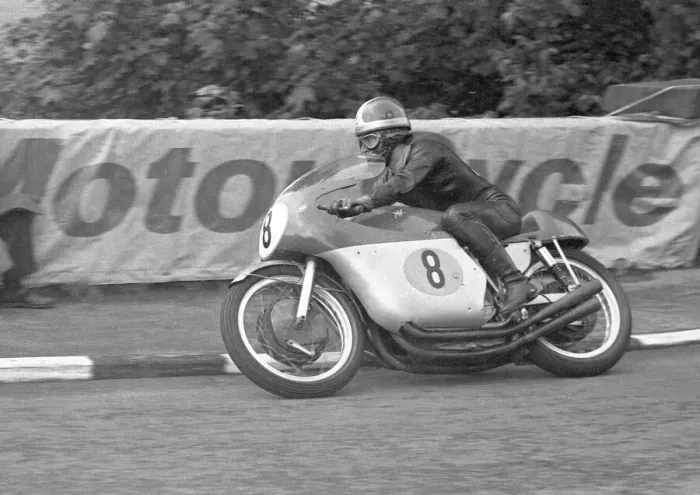 Framed Print : Giacomo Agostini (MV) 1965 Senior TT Framed Print : Giacomo Agostini (MV) 1965 Senior TT