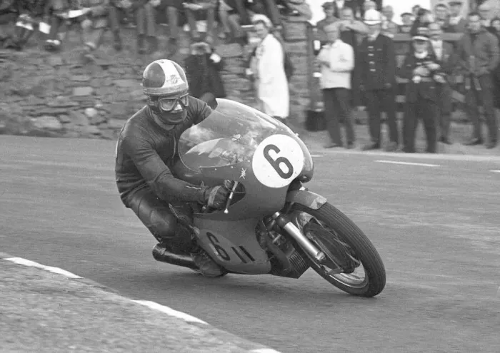 Framed Print : Giacomo Agostini (MV) 1966 Senior TT Framed Print : Giacomo Agostini (MV) 1966 Senior TT
