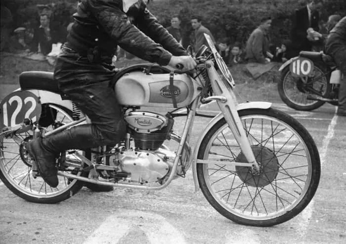 Framed Print : Gianni Leoni's Mondial, 1950 Ultra Lightweight Ulster Grand Prix Framed Print : Gianni Leoni's Mondial, 1950 Ultra Lightweight Ulster Grand Prix