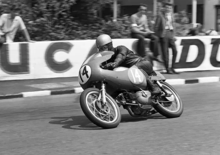 Framed Print : Gilberto Milani (Aermacchi) 1962 Lightweight TT Framed Print : Gilberto Milani (Aermacchi) 1962 Lightweight TT