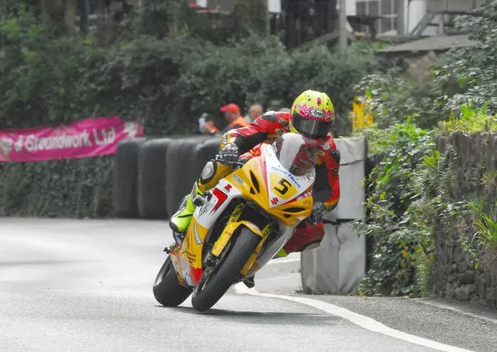 Framed Print : Glenn Harrison (Suzuki) 2016 Senior Manx Grand Prix