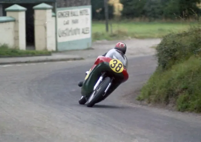 Framed Print : Gordon Daniels (Cowles Metisse) 1968 Senior Manx Grand Prix