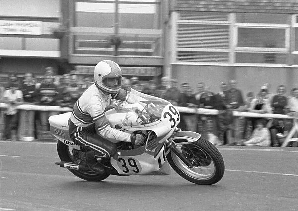 Gordon Farmer (Yamaha) 1981 Senior Manx Grand Prix