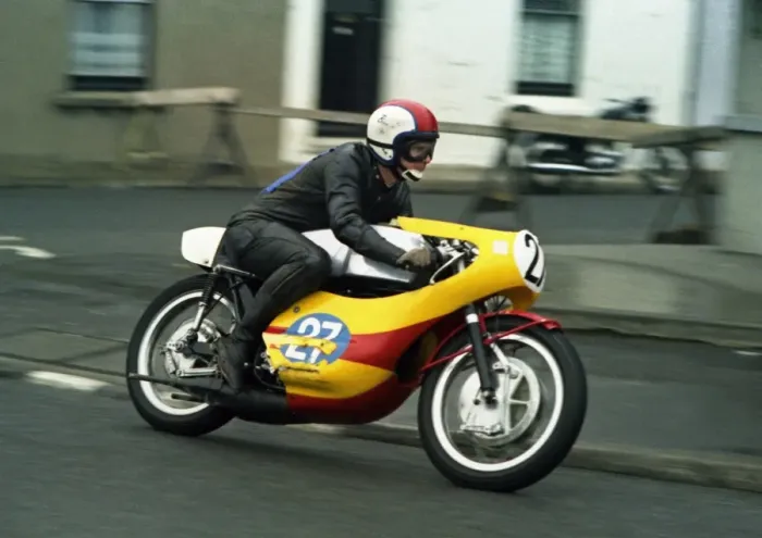 Framed Print : Gordon Pantall (Padgett Yamaha) 1971 Junior TT Framed Print : Gordon Pantall (Padgett Yamaha) 1971 Junior TT