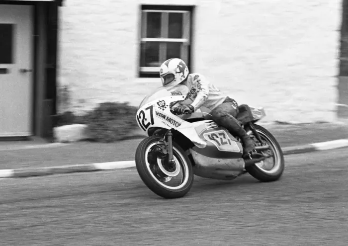 Framed Print : Gordon Pantall (Suzuki) 1975 Southern 100 Framed Print : Gordon Pantall (Suzuki) 1975 Southern 100