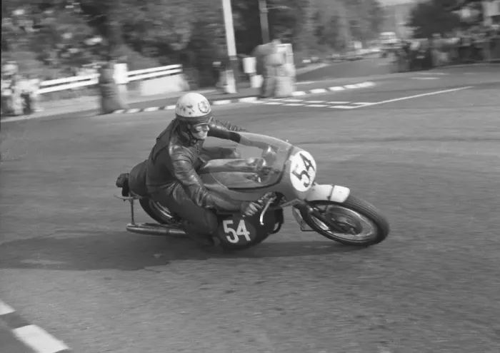 Framed Print : Gordon Pantall (Triumph) 1970 500 Production TT Framed Print : Gordon Pantall (Triumph) 1970 500 Production TT