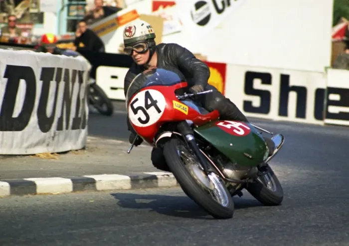 Framed Print : Gordon Pantall (Triumph) 1970 Production 500 TT