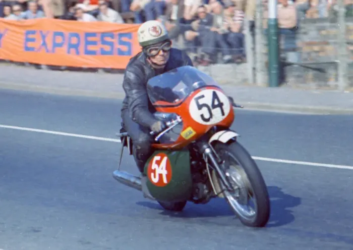 Framed Print : Gordon Pantall (Triumph) 1970 Production TT Framed Print : Gordon Pantall (Triumph) 1970 Production TT