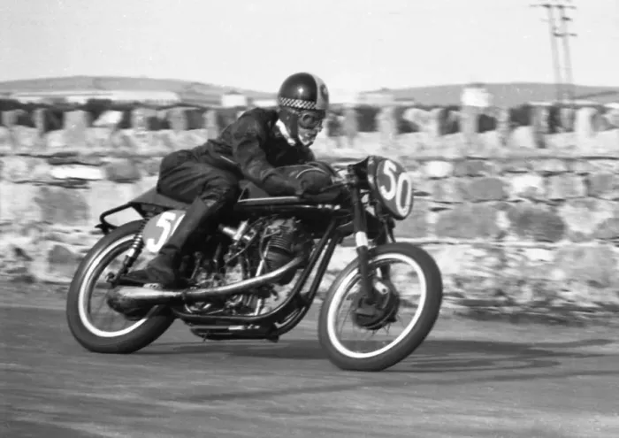 Framed Print : Gordon Penson (Norton Velocette) 1959 Southern 100 Framed Print : Gordon Penson (Norton Velocette) 1959 Southern 100