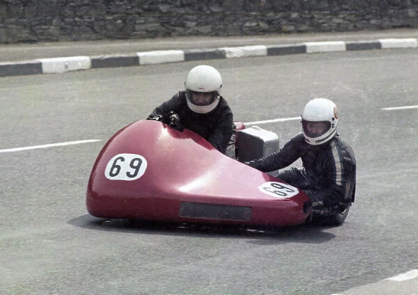 Goronwy Davies & Elfed Davies (Yamaha) 1980 Sidecar TT